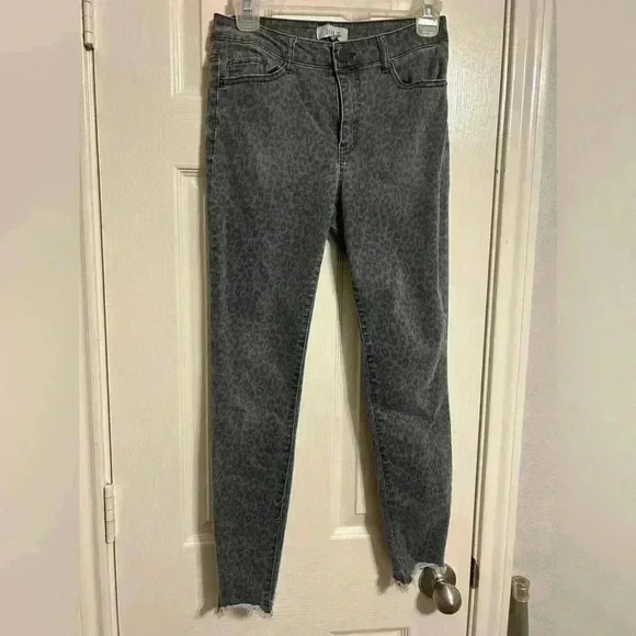 NWOT- Jolt size 3 skinny jeans- gray/black leopard - Picture 1 of 5